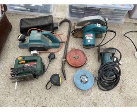 AN ASSORTMENT OF TOOLS TO INCLUDE A MAKITA CIRCULAR SAW, AN ELECTRIC PLANE AND A BOSCH JIGSAW ETC 