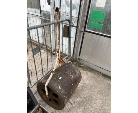 A VINTAGE CAST IRON GARDEN LAWN ROLLER 