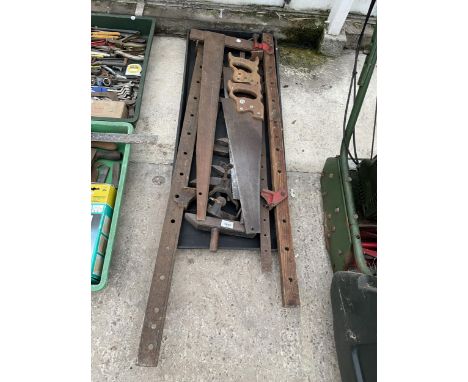 AN ASSORTMENT OF VINTAGE TOOLS TO INCLUDE SAWS AND SASH CLAMPS ETC 