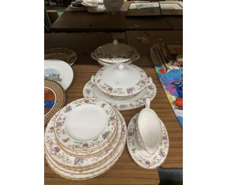 A PART ROYAL WORCESTER "PEKIN" DINNER SERVICE TO INCLUDE TUREENS, DINNER PLATES, SAUCE BOAT AND PLATE ETC., 