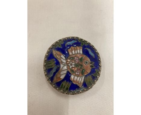 A CONTINENTAL LOW GRADE SILVER TRINKET BOX WITH AN ENAMELLED FISH TO THE LID 