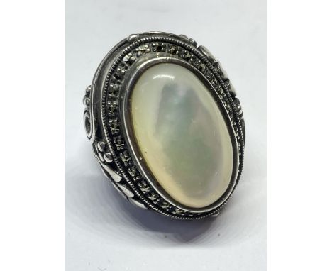 A LADIES BOXED DRESS RING 