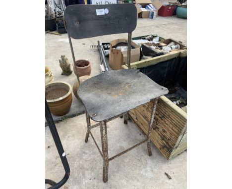 A VINTAGE INDUSTRIAL MACHINEST CHAIR 