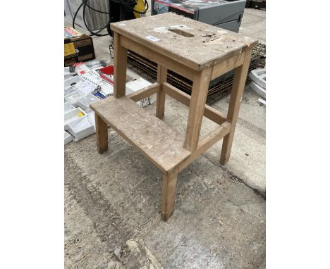 A VINTAGE RUSTIC WOODEN STEP 