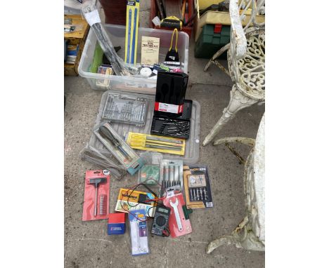 AN ASSORTMENT OF HAND TOOLS TO INCLUDE DRILL BITS, FILES AND SCREW DRIVERS ETC 