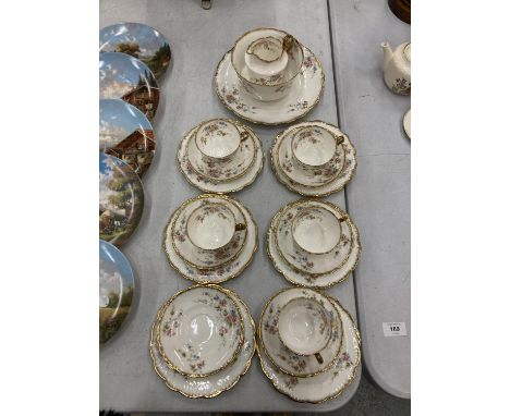 A VINTAGE PART TEASET TO INCLUDE A CAKE PLATE, CREAM JUG, SUGAR BOWL, CUPS, SAUCERS AND SIDE PLATES 