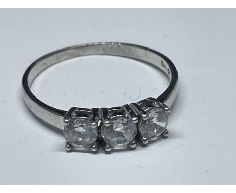 A LADIES SILVER DRESS RING, BOXED 