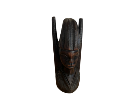 A VINTAGE 20TH CENTURY AFRICAN TRIBAL CAVRED WOODEN FACE STATUE, HEIGHT 22 CM 