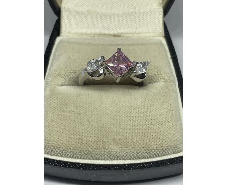 A LADIES SILVER DRESS RING, BOXED 