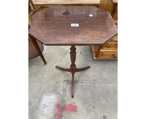 A VICTORIAN OCTAGONAL TRIPOD WINE TABLE 