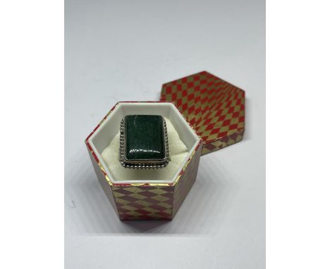 A LADIES SILVER DRESS RING, BOXED 
