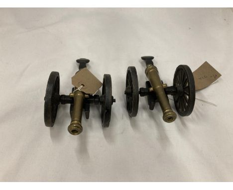 A PAIR OF NON FIRING MODEL NAPOLEONIC WAR CANNONS, 12.5CM BARRELS, LENGTH 19CM 