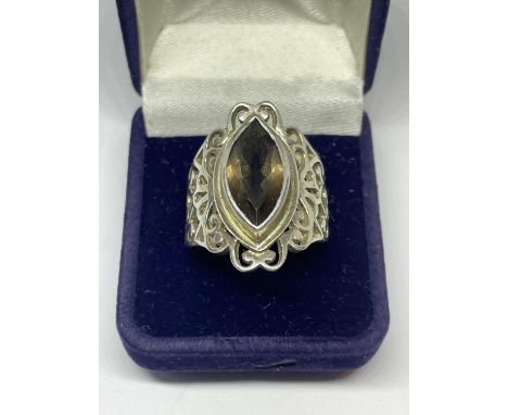 A LADIES SILVER DRESS RING, BOXED 