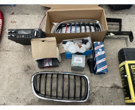 A COLLECTION OF AUTOMOBILE PARTS AND SPARES TO INCLUDE GRILLS, A GEMINI TANSCEIVER, ETC 