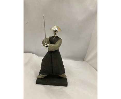 A MODEL OF A SAMURAI WARRIOR, HEIGHT 30CM 