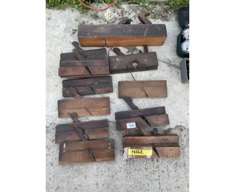 AN ASSORTMENT OF VINTAGE WOOD PLANES 