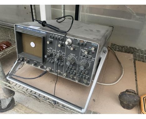 A VINTAGE PHILIPS PM2340 OSCILLOSCOPE 
