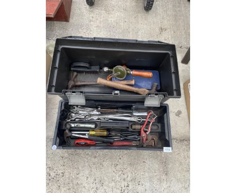 A TOOLBOX AND CONTENTS TO INCLUDE HAMMERS, SPANNERS, ETC 