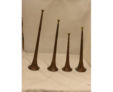FOUR GRADUATED VICTORIAN BRASS AND COPPER HUNTING HORNS 