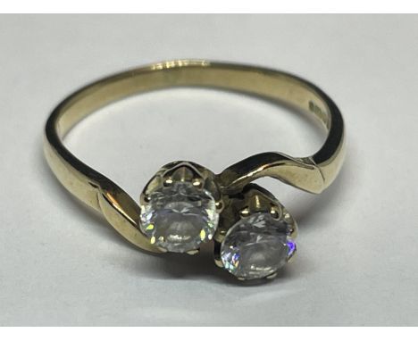 A 9 CARAT GOLD RING WITH TWO CUBIC ZIRCONIAS ON A TWIST DESIGN SIZE J 