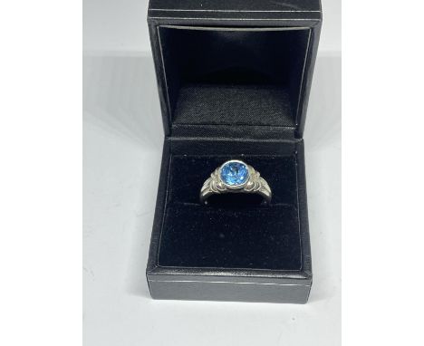 A LADIES SILVER DRESS RING, BOXED 