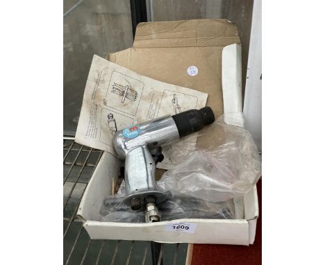 AN AM TOOLS COMPRESSOR DRILL COMPLETE WITH CHISELS 