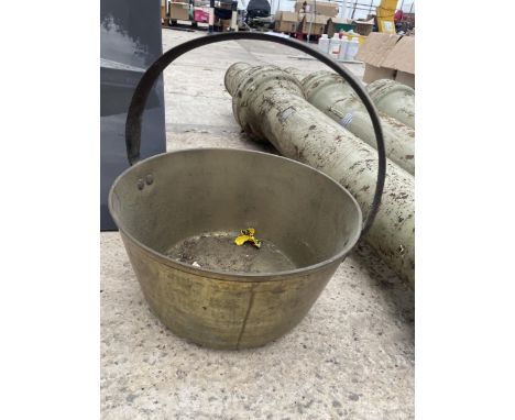 A VINTAGE BRASS JAM PAN 