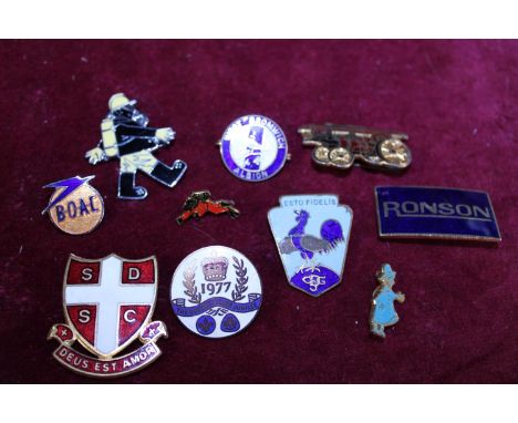 A job lot of assorted enamel badges 