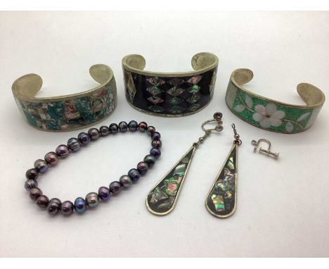 Alpaca Mexico Shell Inset Bangles, a pair of drop earrings, together with a freshwater pearl bead bracelet.