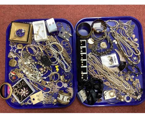 An Assortment of Costume Jewellery, to include gilt coloured necklaces, imitation pearl bead bracelet, diamanté earrings, Mon