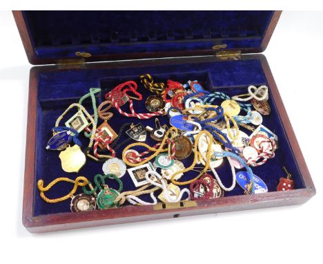 Horse racing enamel enclosure badges, to include Goodwood., St Ledger., Newmarket., Doncaster., Ascot and Epsom. (a quantity)