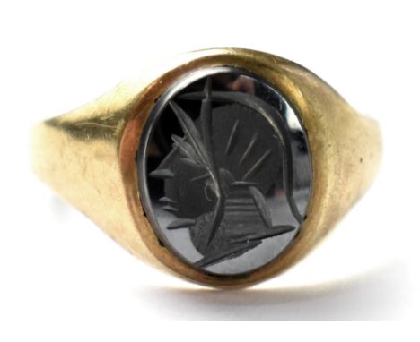 A gentlemen's vintage 9ct gold intaglio ring, the oval head inset with the head and shoulders of a gladiator/soldier, size T,