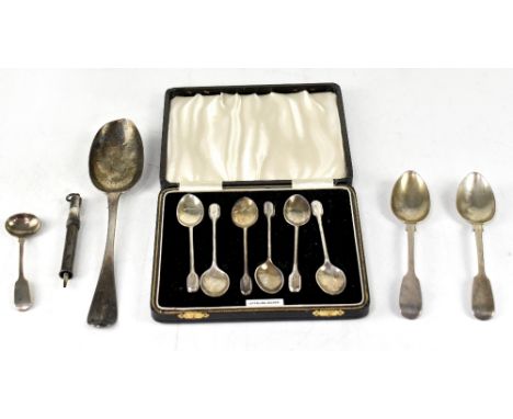 A George V hallmarked silver cased set of six coffee spoons, Birmingham 1939, two matching hallmarked silver teaspoons, silve