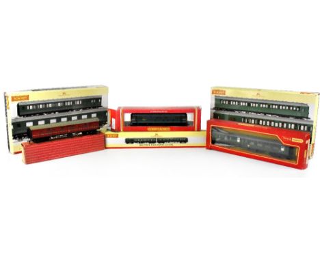 A group of Hornby Dublo model railway boxed stock to include British Railways No.2-BIL 2142 Train Pack, a British Railways No