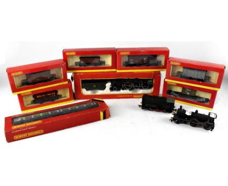 A group of Hornby Dublo scale model engines and rolling stock, R6271 BR 12-Ton Vent Van W14574, R6257 BR (XDWR) 20-Ton Brake 