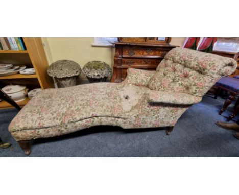 (ML) An old button upholstered day bed,&nbsp;in the style of Howard &amp; Son, 105cm long, (a.f). 