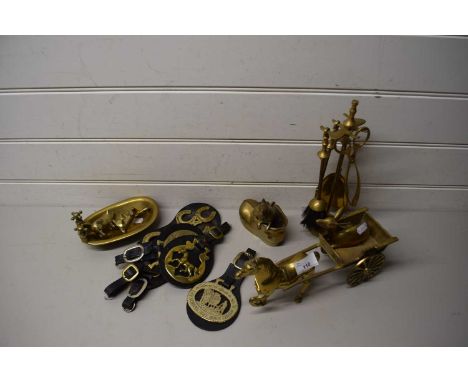 Mixed Lot: Brass wares to include horse brasses, fire tools, various ornaments etc