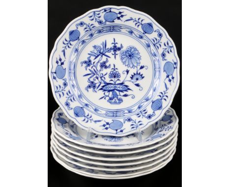 Meissen Zwiebelmuster 8 Kuchenteller, dessert plates,Porzellan, blaue Schwertermarke 1. - 2. Wahl (1x 1.Wahl, 3x ein Schleifs