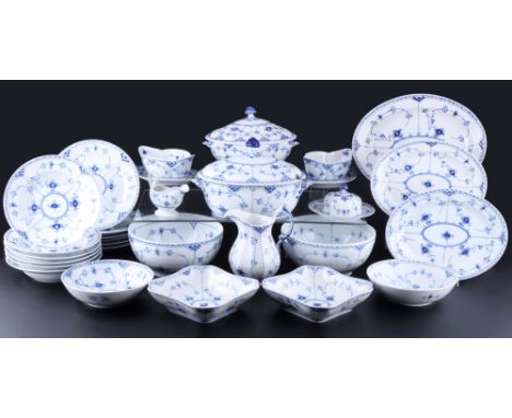 Royal Copenhagen Musselmalet umfangreiches Speiseservice für 6 Personen, extensive dinner service for 6 pers.,28-teiliges Por