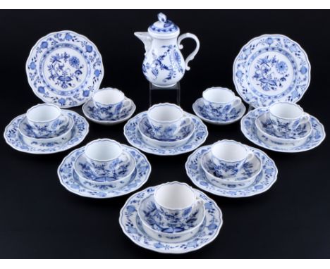 Meissen Zwiebelmuster 8 Mokkagedecke mit Mokkakanne 1.Wahl, mocha coffee cups with plates and mocha pot 1st choice,25-teilige