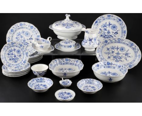 Meissen Zwiebelmuster Speiseservice für 6 Personen, dinner service for 6 pers.,25-teiliges Porzellan, blaue Schwertermarke 1.