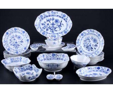 Meissen Zwiebelmuster Speiseservice für 6 Personen, dinner service for 6 pers.,22-teiliges Porzellan, blaue Schwertermarke 13