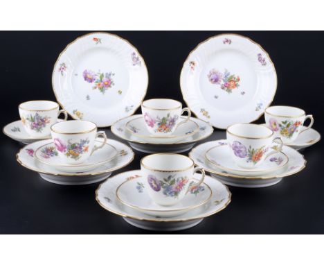 Royal Copenhagen Sächsische Blume 6 Kaffeegedecke, coffee cups with dessert plates,18-teiliges Porzellan, Dänemark, mit grüne