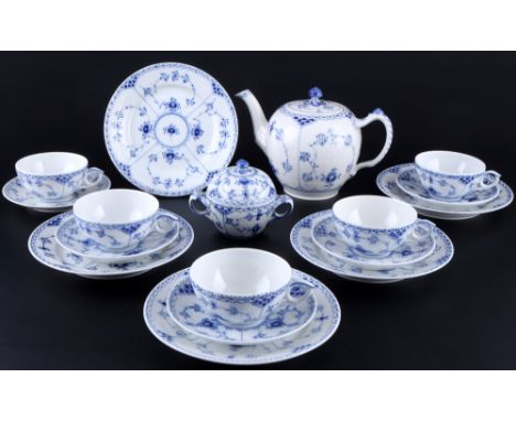 Royal Copenhagen Musselmalet Teeservice für 5 Personen, tea set for 5 persons,17-teiliges Porzellan, Dänemark, mit grüner Fir