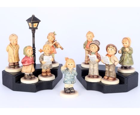 Hummel / Goebel Kinderchor mit 9 Hummelfiguren, group of 10 large figures,Porzellan, Figuren H 10,5 cm und kleiner, Kindercho