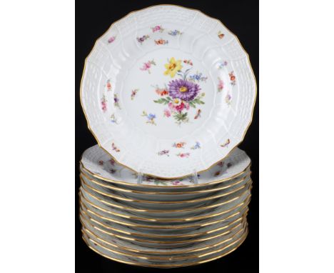 Meissen Neubrandenstein Blumenbukett mit Insekten 12 Speiseteller 1.Wahl, dinner plates 1st choice,Porzellan, blaue Schwerter