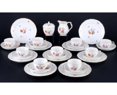 KPM Berlin Reliefzierat Blumen 9 Teegedecke mit Milchkanne &amp; Zuckerdose, tea cups with dessert plates milk pot and sugar 