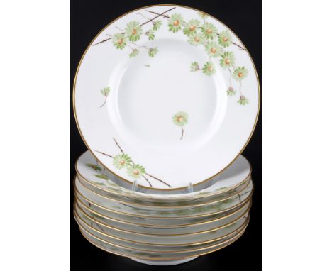 Royal Copenhagen Gänseblümchen 9 Suppenteller 10515, soup plates,Porzellan, Dänemark, mit grüner Firmenmarke und blauen Welle