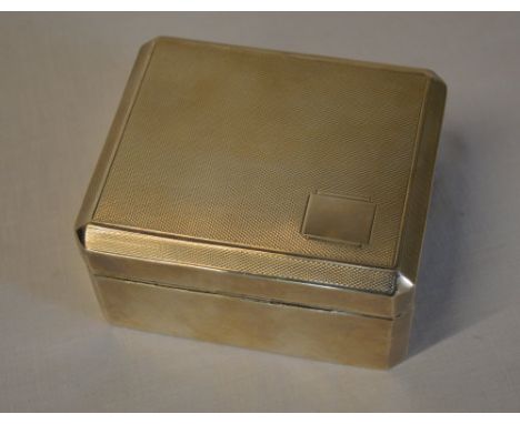 Silver cigarette box with engine turned top, Birmingham 1937 (af)