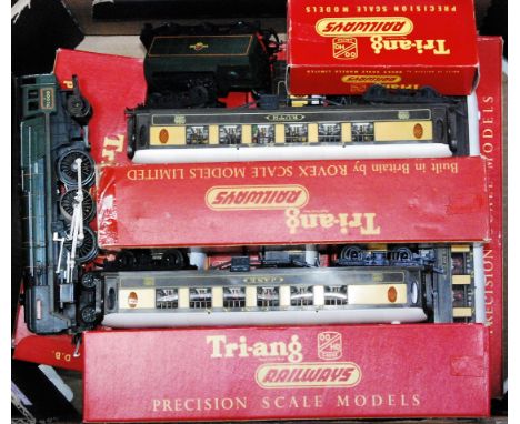 Triang R259S and R135 Britannia class engine and tender (G-BG) together with 6 boxed Pullman Cars most with red shade table l